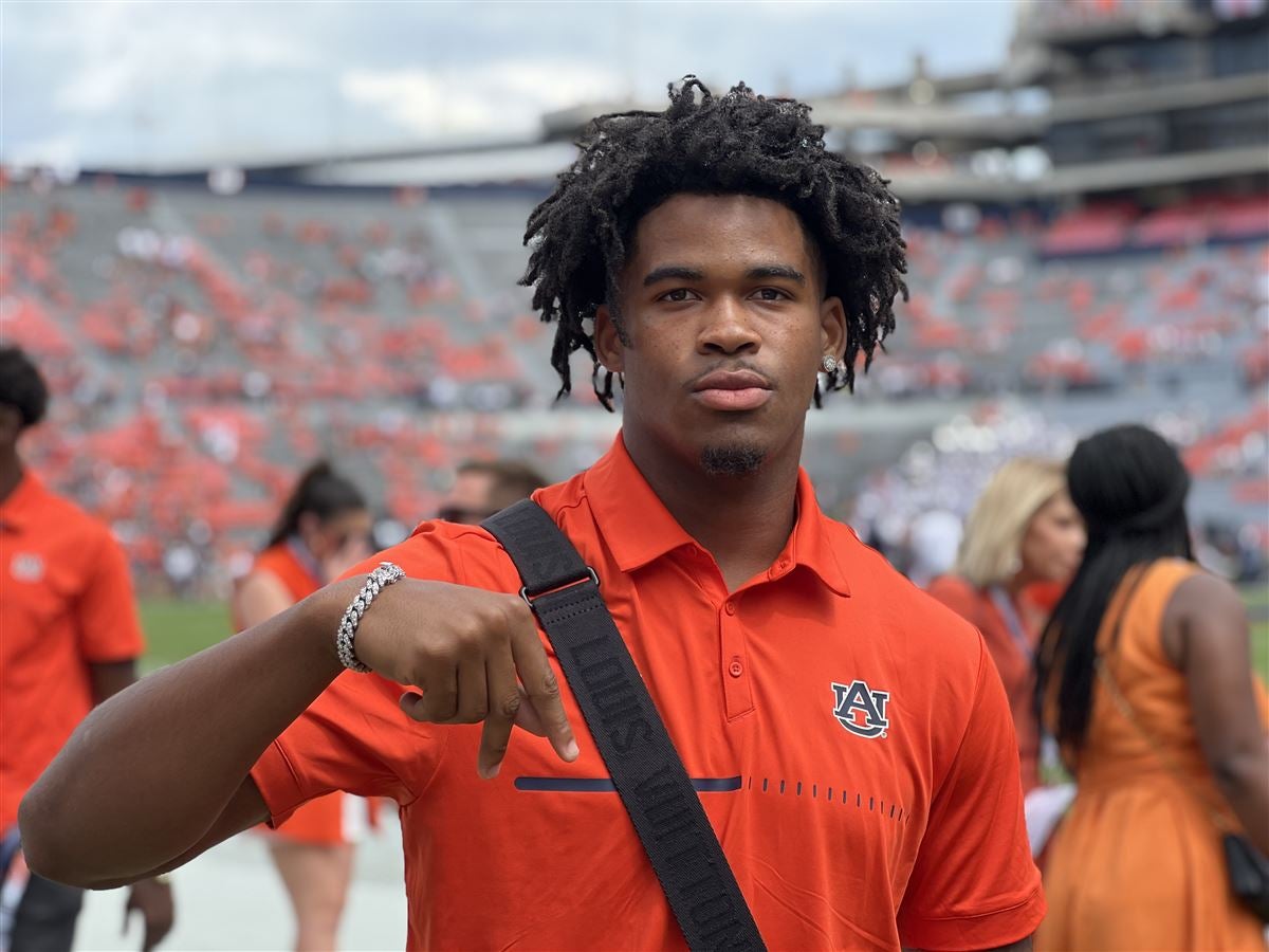 CClemente247's tweet image. TLove is a Tiger.

One of Auburn’s longest commits, Terrance Love jumped on board in April and never looked back. Talented player and an incredibly smart kid with a 4.0 GPA.

Live updates: 247sports.com/college/auburn…