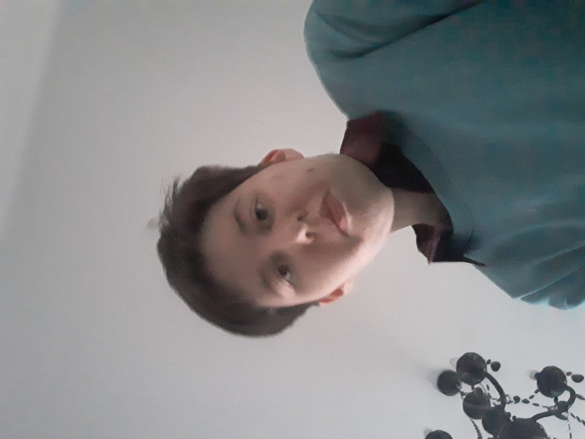 soapy_washer's tweet photo. My sister told me I look like a 80s game host https://t.co/k1fdbxcz05