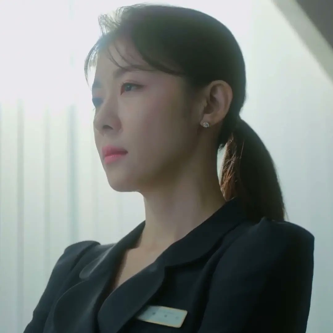 kdrama__fashion's tweet photo. #HaJiWon wore #AVOUAVOU Jacket & Skirt in #curtaincall Episode 14.
#하지원 #커튼콜 #드라마패션 #아보아보 #kdrama_fashion #kdramastyle #hajiwonstyle #hajiwonfashion #하지원패션 #하지원스타일 https://t.co/gd07q4qwJF