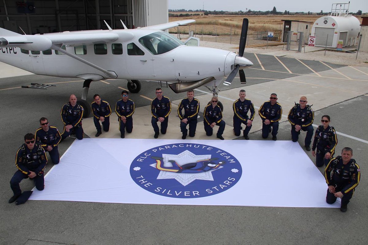 RLCSilver_Stars's tweet photo. The team would like to wish you all and your families a very merry Christmas and a great new year, many thanks for all your support.

We are looking forward to a busy 2023 season.

@UKArmyLogistics @ArmySportASCB @BritSkydiving https://t.co/xYzTZMFTh7