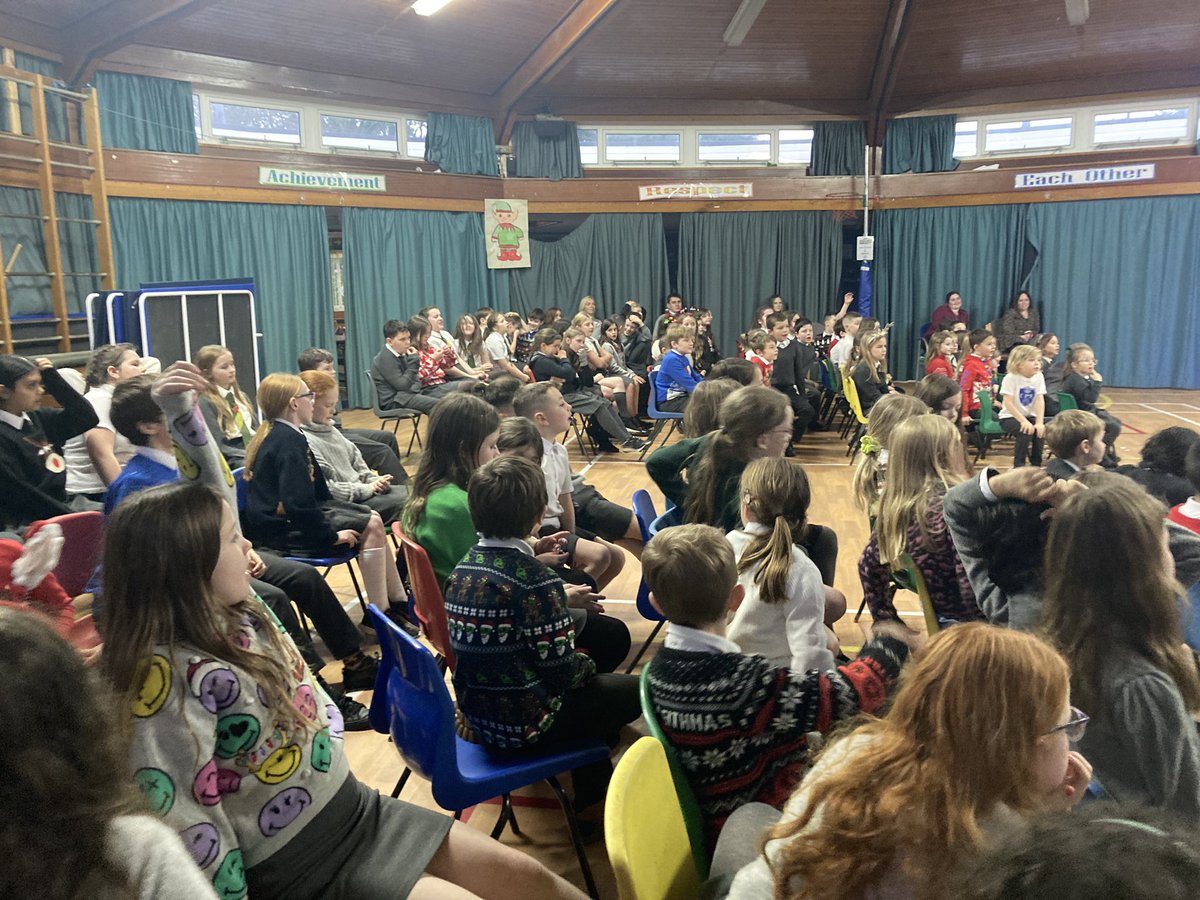 Fabulous afternoon with <a href="/Macastory/">Ron & Fergus</a> . We love a good panto! 🎭