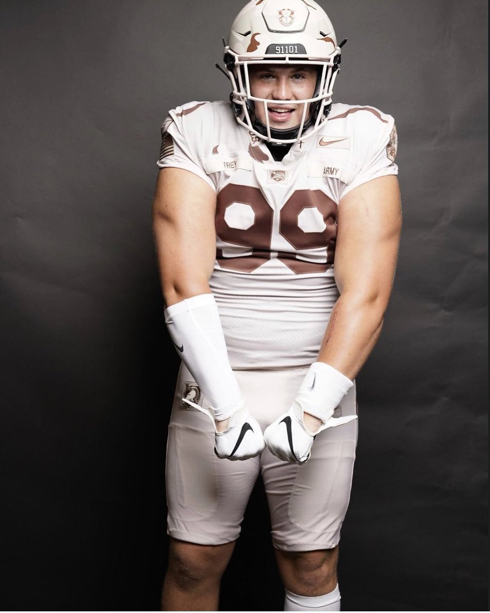 Pen to paper✍️I’m officially a Black Knight⚔️⚔️🇺🇸🏴‍☠️ <a href="/CoachASmith3/">Aaron Smith</a> <a href="/CoachNateWoody/">Nate Woody</a> <a href="/CoachSeanCronin/">Sean Cronin</a> <a href="/DrinkallCoach/">Matthew Drinkall 🇺🇸</a> <a href="/goblackknights/">#GoBlackKnights</a>