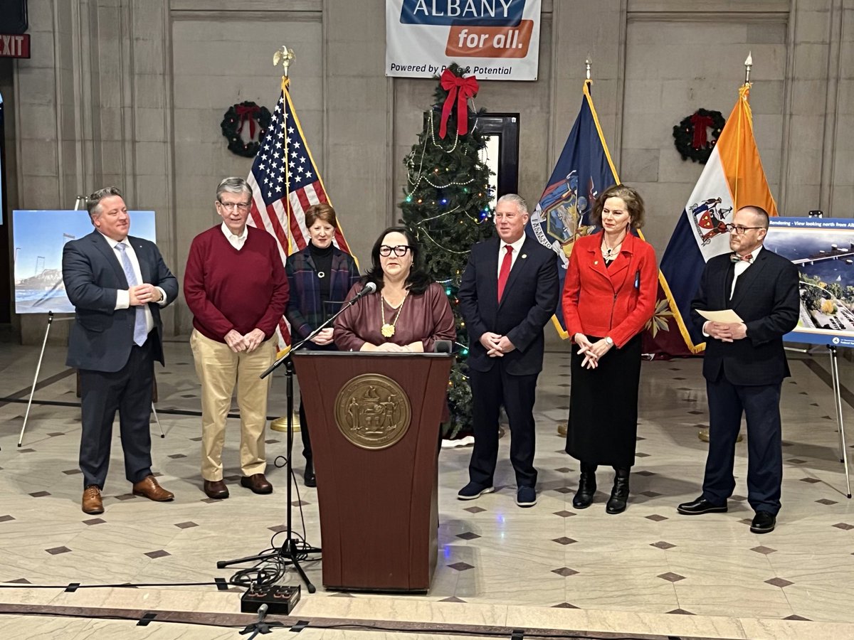 🚆 🌉 Two #Albany BFD’s in one week: <a href="/NYSDOT/">NYSDOT</a> Commissioner Dominguez announces Federal Rail’s “Finding of No Significant Impact” marking the end of the environmental review of the Livingston Avenue Rail Bridge - another milestone that brings us closer to its replacement by 2024.