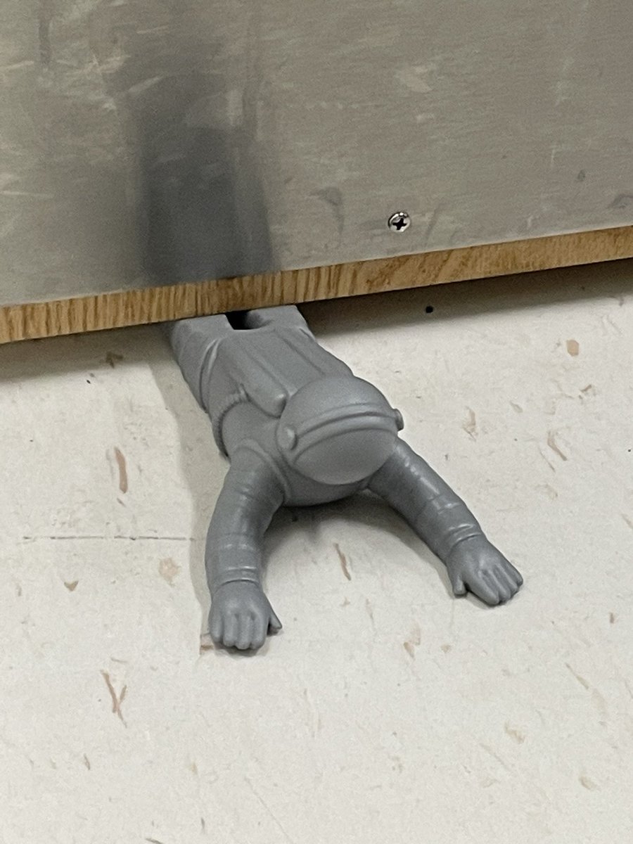 MissPotter16's tweet photo. My favorite Christmas gift yet! @MissRsJourney What should I name him? #doorstopper @D59Friendship https://t.co/wXQybjkEi2