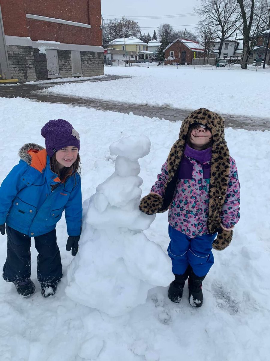 HPE_Adventure's tweet photo. #STEM in the snow! Building, excavating snowforts, snowmen and more! Planning, designing, learning from mistake and problem solving together. #Outdoorlearning #multigradelearning #collaboration #HPELearns @HPEschools @InQuinteNews https://t.co/UmyhoKJhcq