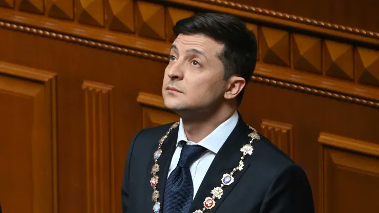 FridaGhitis's tweet photo. Zelensky at his inauguration in 2019...and today. 
Same man, three years and 300 days of war later https://t.co/fz54gfyW20