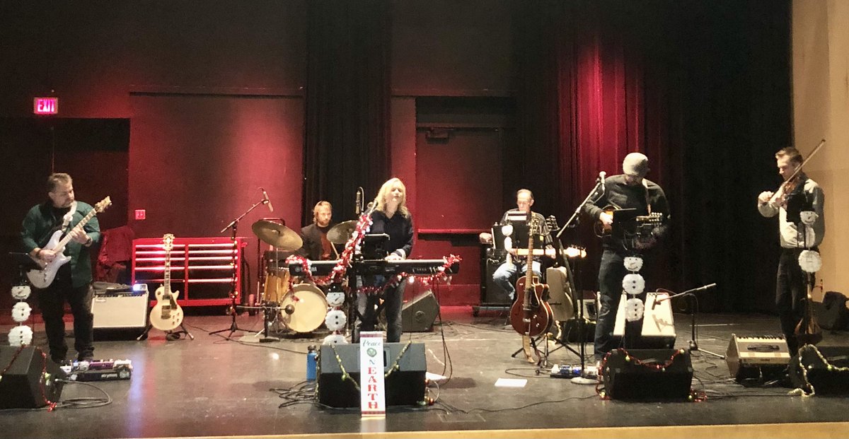 Fun show w/ this crew in Green Valley earlier this month. Looking forward to spreading more musical love &amp; holiday cheer in TUCSON, AZ on Friday at <a href="/MontereyCourt/">Monterey Court</a> . #tucsonlivemusic #ambernorgaardmusic