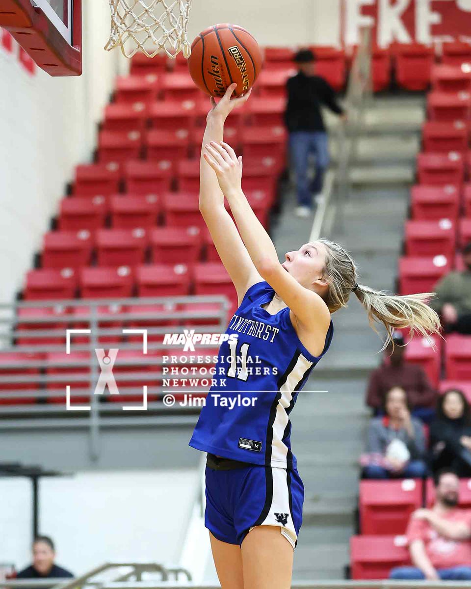 jimtaylor3137's tweet photo. Windthorst girls start the Christmas Holiday with a win over Mineral Wells. Congrats! Maxpreps game photos can be seen here: https://t.co/6RXAxiis6V @heather2183 @WindthorstSB https://t.co/YXLIQYmyvw