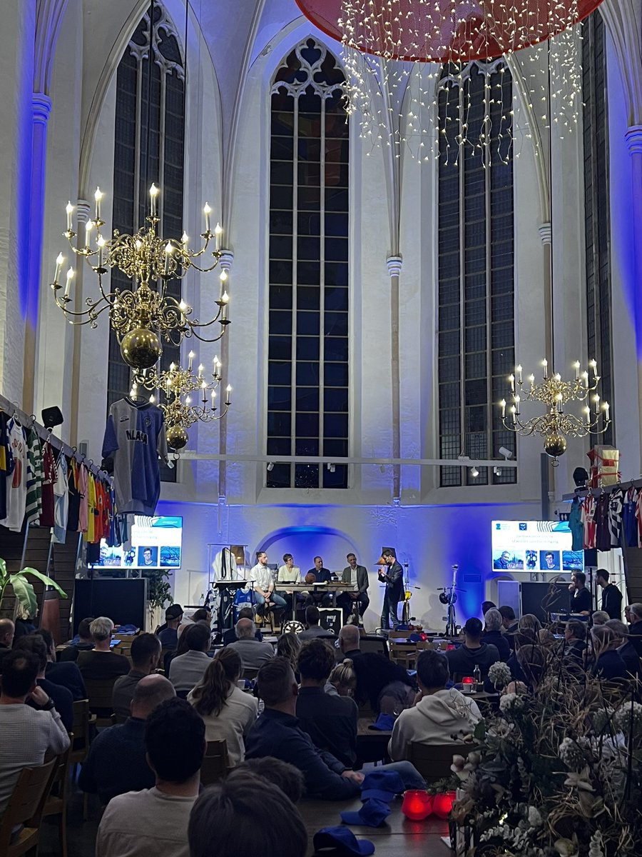 We zijn halverwege, maar deze editie van het Sportcafé is nu al geslaagd. Het programma gebaseerd op “Holland Sport” waarbij inhoudelijke gesprekken hand in hand gaan met entertainment. #100+bezoekers #zwolle #sport #bewegen