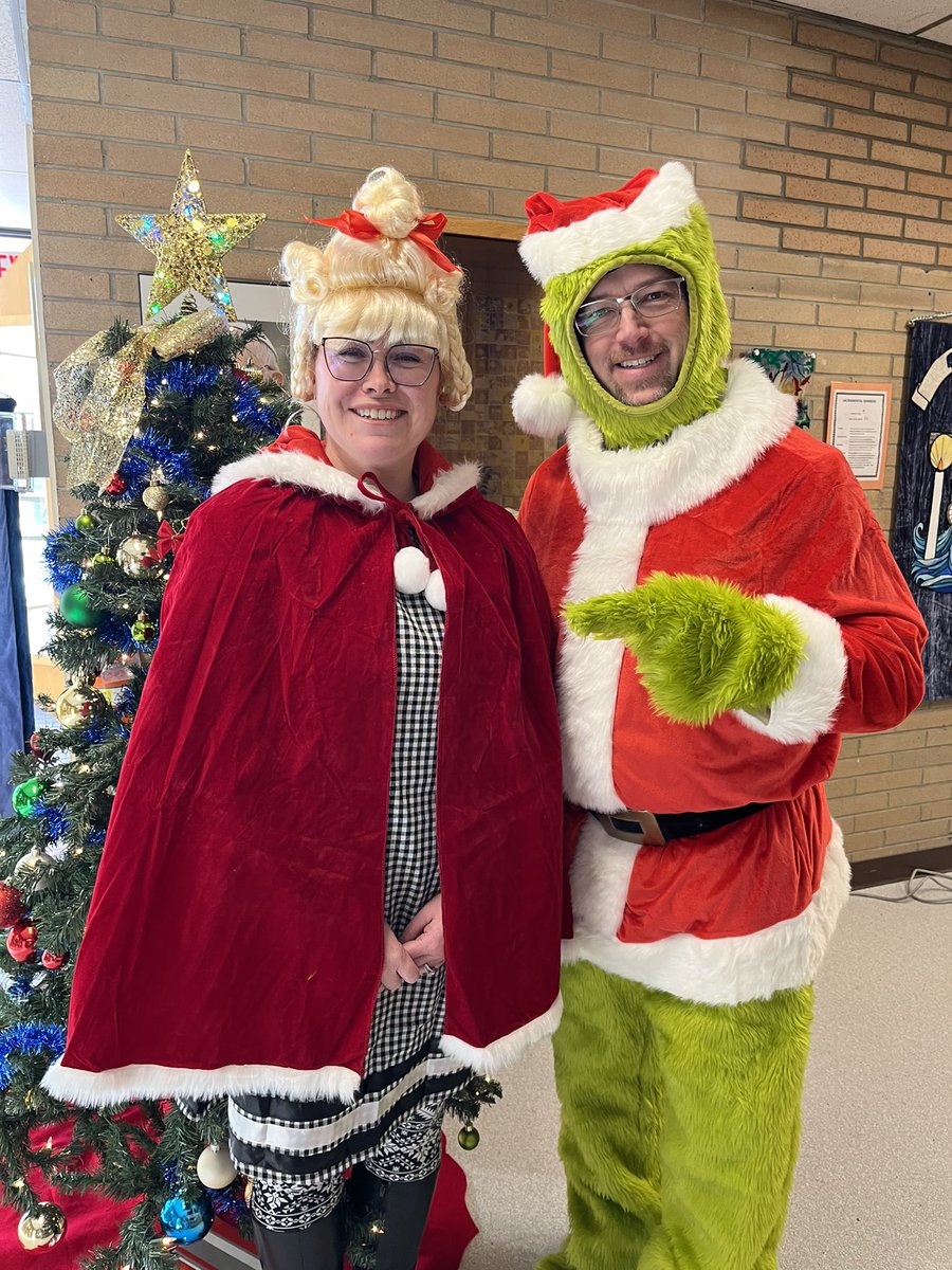 The Grinch’s heart grew 3 sizes today! Wishing all our families a Merry Christmas and a Happy New Year from the staff at STA!
