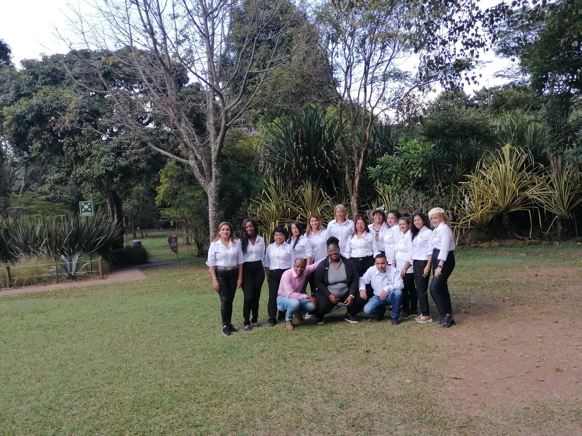 RKambiri's tweet photo. Reunidos trabajando por la memoria de la Mesa Distrital de Víctimas de Medellín. Jardín Botánico. @NetwkRed_Paz @IEANPE_ @Mcordobarivas @Conpa_paz @GlobalPluralism @OIMColombia @asafronelman @ArmandoWayuu https://t.co/mis7rZquoI