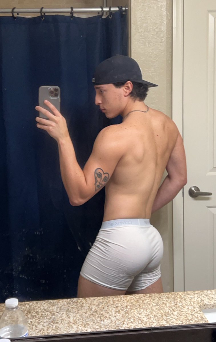 fabzlan's tweet photo. can you scratch my back? https://t.co/pqHp5nmE0a