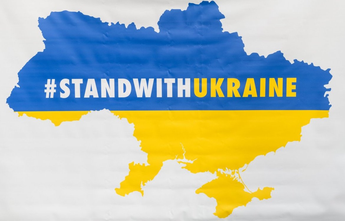 Har fått en del spørsmål om tips til hvordan man kan gi til Ukraina nå i juletiden. Her er en 🧵med en del forslag. Først og fremst vil jeg anbefale å gi direkte til Ukraina. Hovedsakelig av to årsaker. 1/18