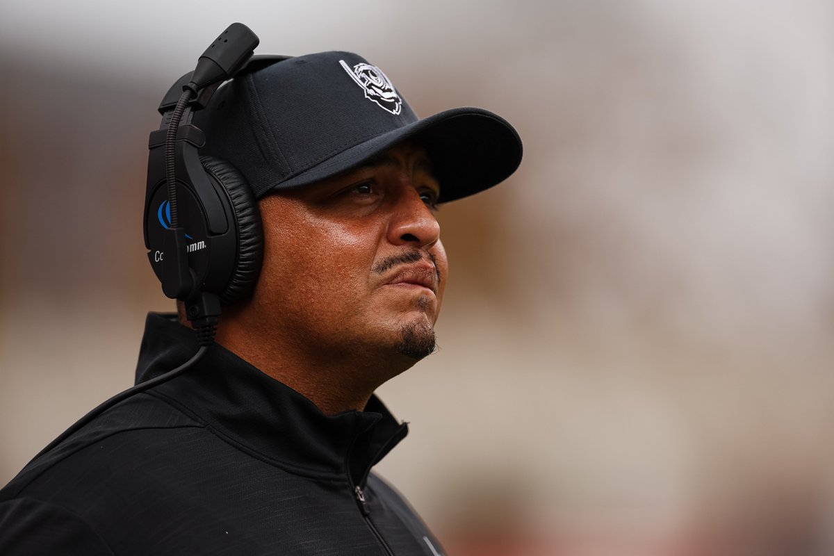 JacquieFran_'s tweet photo. #UVA head coach Tony Elliott met with the media on Weds. to discuss #SigningDay #Hoos23
"I’m excited about the future."
https://t.co/LYR7dhHhRD https://t.co/yKHWaqMNOl
