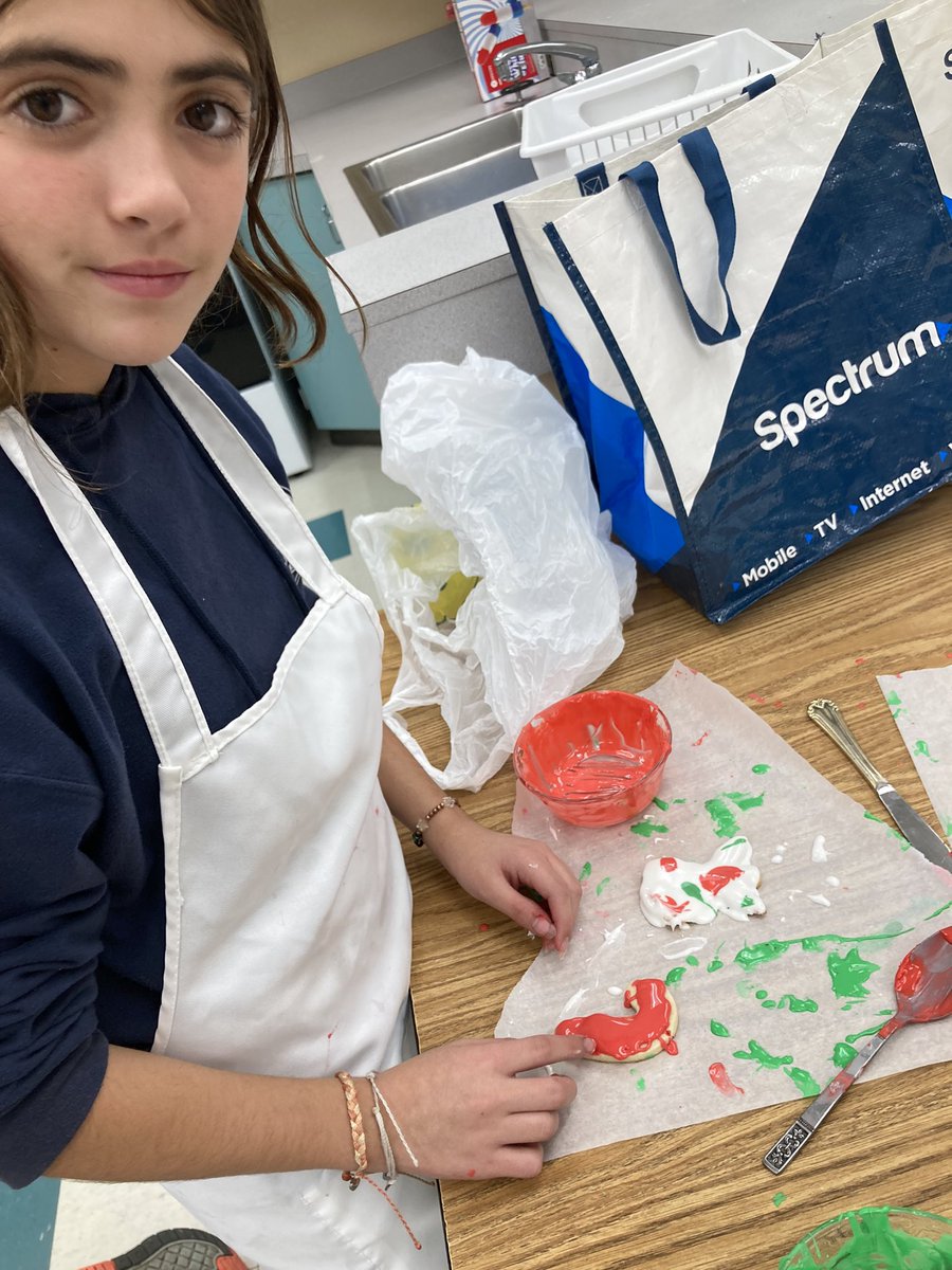 i_preysz's tweet photo. Feliz Navidad les desea the Itms Latin Cooking Club 🎄@ITMSMUSTANGS https://t.co/UG4RZiK2WW