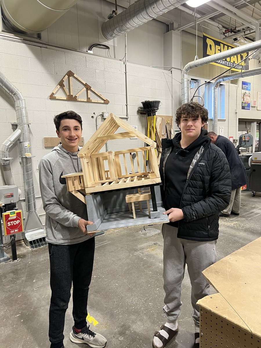 Grade 10 <a href="/myermarauders/">@myermarauders</a> learning about building code while building <a href="/dsbn/">District School Board of Niagara</a>