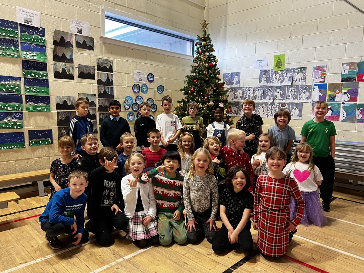 MissA_Azam's tweet photo. P3 Christmas party fun 😃🎄🎅🏼🎁 @SimpsonPrimary https://t.co/BYEqJ2j1QC