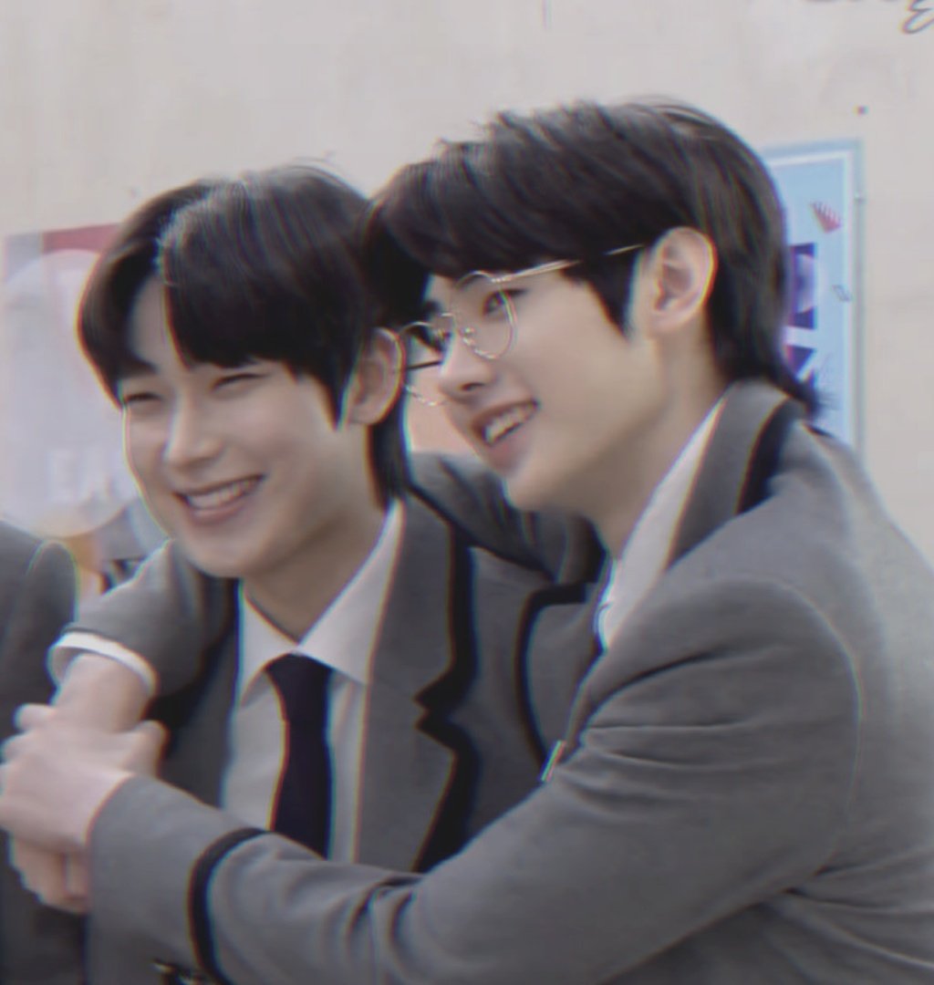 lvingleemh's tweet photo. Wony!oung ♡)  AU SunSun

El ver como tu persona especial se va enamorando de una chica perfecta era tal vez el karma que sun!oo estaba pagando, pues todos los días observaba como su mejor amigo y curiosamente el chico que le gustaba, sung¡hoon daba su corazón a esa linda chica. https://t.co/N7IhTSEa2P