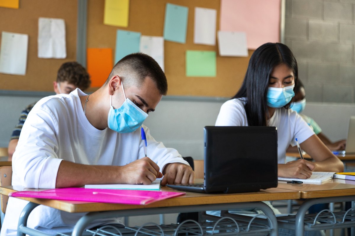 louis_riel_sd's tweet photo. Last night, the LRSD Board of Trustees passed a motion to strongly recommend the wearing of masks in all divisional facilities, including buses. This response is based on the increased absence rates we are seeing in schools due to illness. Learn more: https://t.co/ahBBdlcDcI https://t.co/D1V9N02Zjv