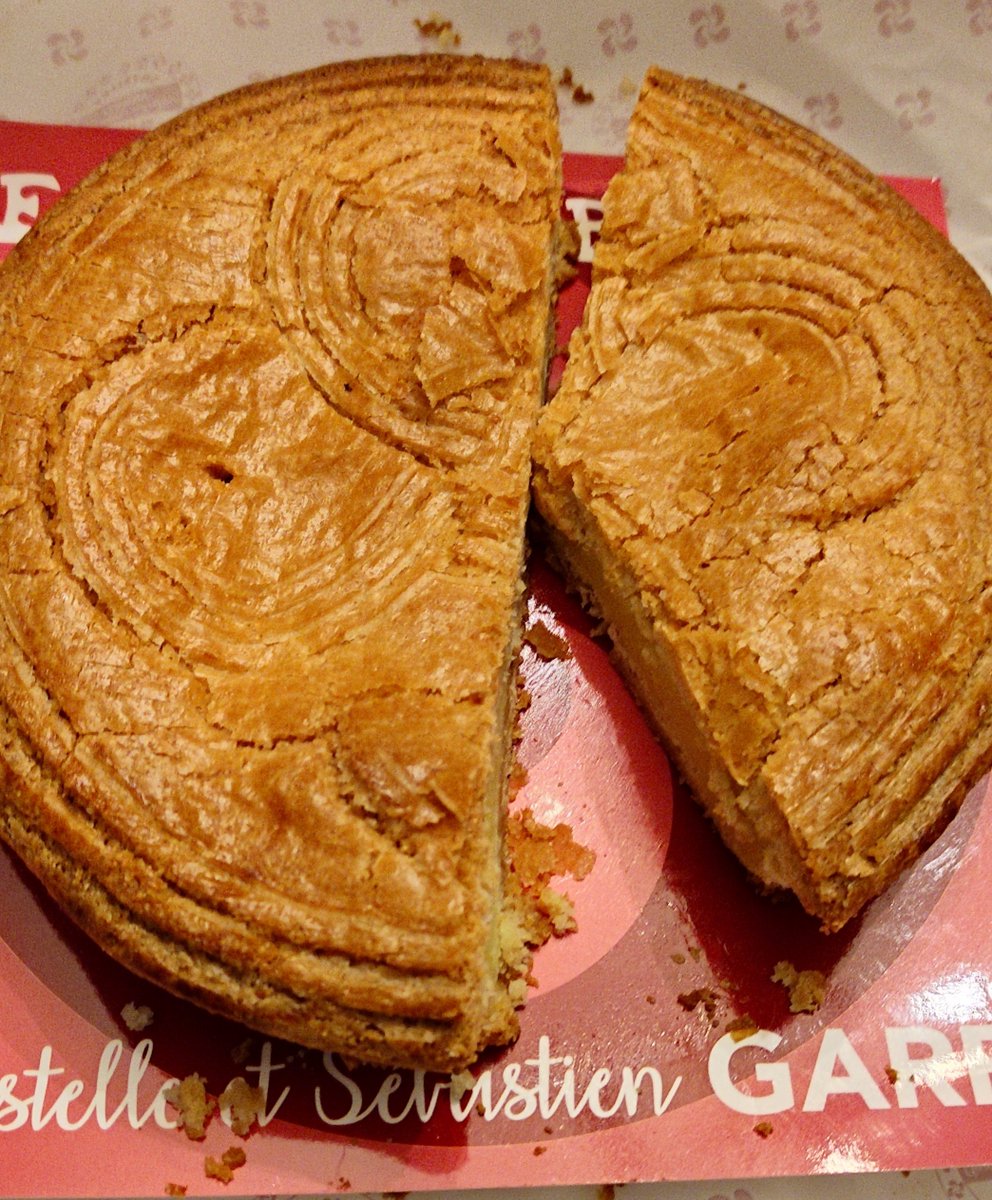sdraperi's tweet photo. En mode dégustation du #gateaubasque de la boulangerie Garry de #bayonne
Bravo c'est du bon gâteau comme j'aime !!!
Il devrait me faire office de dessert pendant quelques soirs avant de repartir !!! https://t.co/05cT6T68SM