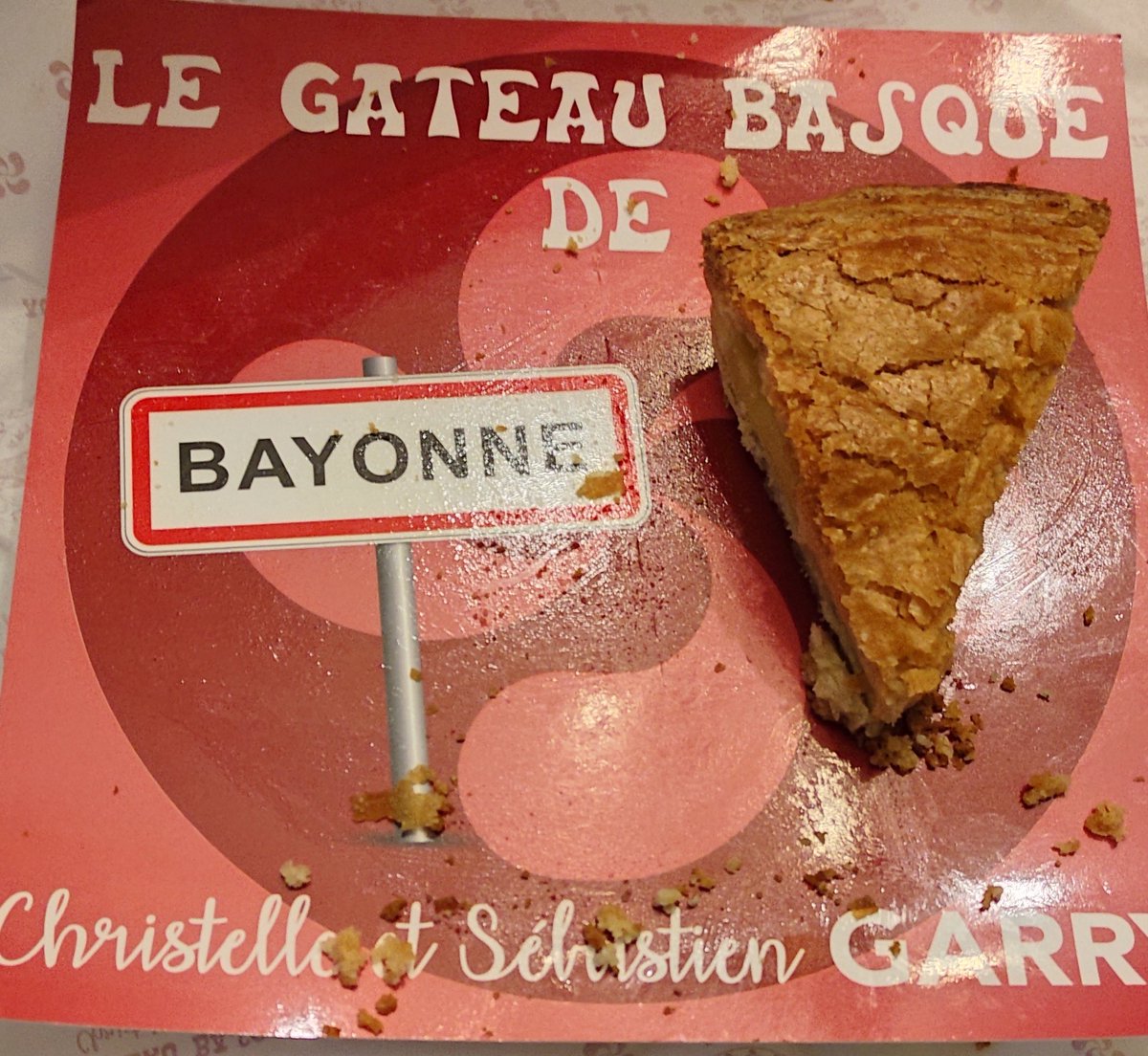 sdraperi's tweet photo. En mode dégustation du #gateaubasque de la boulangerie Garry de #bayonne
Bravo c'est du bon gâteau comme j'aime !!!
Il devrait me faire office de dessert pendant quelques soirs avant de repartir !!! https://t.co/05cT6T68SM