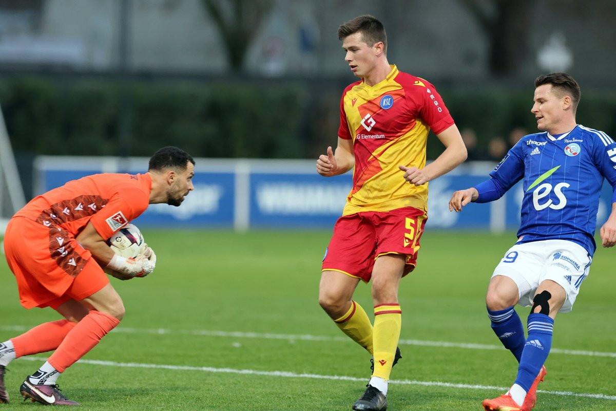 LesSportsDNA's tweet photo. ⚽️ Pas de succès pour le @RCSA, mais de l'intensité: on débriefe le match nul (1-1) des Strasbourgeois face à @KarlsruherSC ➡️ https://t.co/PzUWjqk5Ck 📸 Laurent Réa #RCSAKSC https://t.co/IH1GIKlhDM