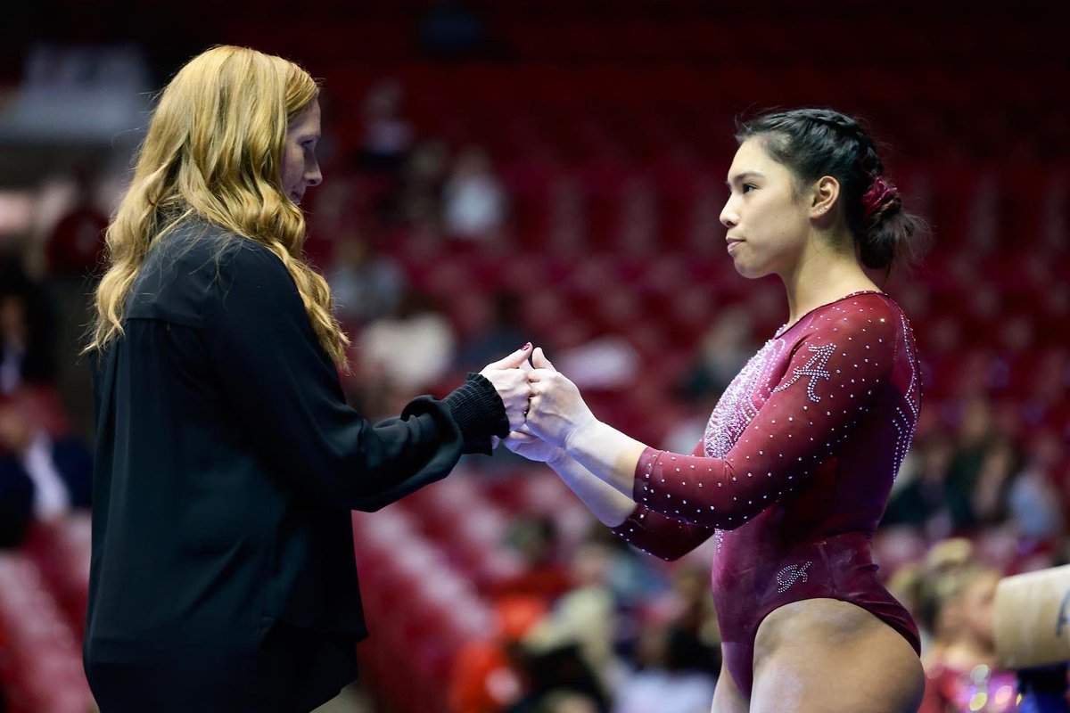 BamaGymnastics's tweet photo. Counting down the days until Jan. 6⏳
#RollTide | #BamaBuzz https://t.co/HWq1XcOEoN
