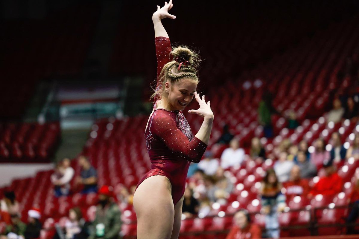 BamaGymnastics's tweet photo. Counting down the days until Jan. 6⏳
#RollTide | #BamaBuzz https://t.co/HWq1XcOEoN