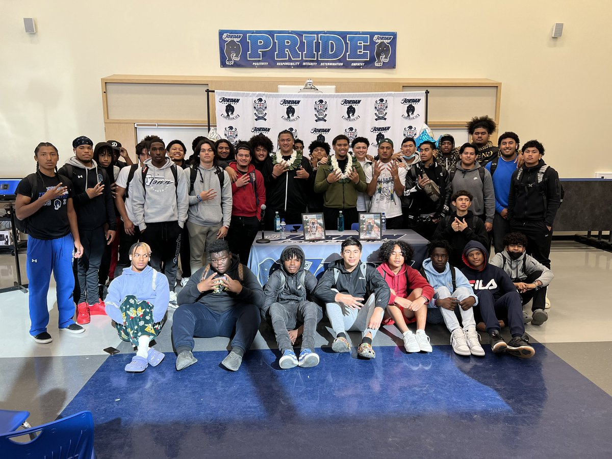 JNIEL8's tweet photo. First #EarlySigning in @JordanPanthers_ History!!! @lbjordanhigh #Year1 #HouseMoney Mahaloz @CoachMarshawn #LincolnUniversity #Full #AthleticScholarship for @DFalefitu7 @CTufunga 🇹🇴🇦🇸🤙🏾🤙🏾 #SpreadNshred @johnwdavis @562sports @BrandonHuffman #TownBiz https://t.co/ukyUerGnq1