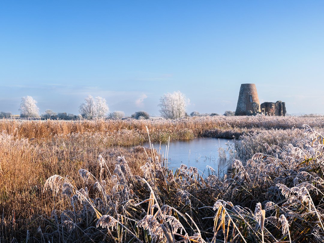 stevendocwra's tweet photo. Swung past the abbey on my way home from Thurne during the recent big freeze. I bet this place looked stunning at dawn. Hoar frost was still heavy in the trees, but had stared to thaw by the time I left.

#norfolkphotographer #norfolkbroads #eastanglia #StBenets #winterwonderland https://t.co/6bDf7wx16s