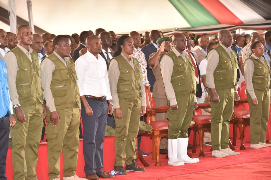 onjolo_kenya's tweet photo. Kenyan president on the move to make Kenya Green, it's top down for conservation let's all be ready , 15billion trees for Kenya.

#Pacja
#KPPCG22
#ClimateAction https://t.co/BX5sI3ldXV