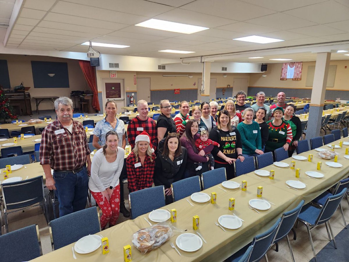 SFAPVNC's tweet photo. For the first time in years, we did it! A festive Christmas luncheon for our school community. Thank you to our amazing C.S.C. and the MANY volunteers who made this possible. @coachsteveaaa @JulieA_Selby https://t.co/NOhGud7XqN