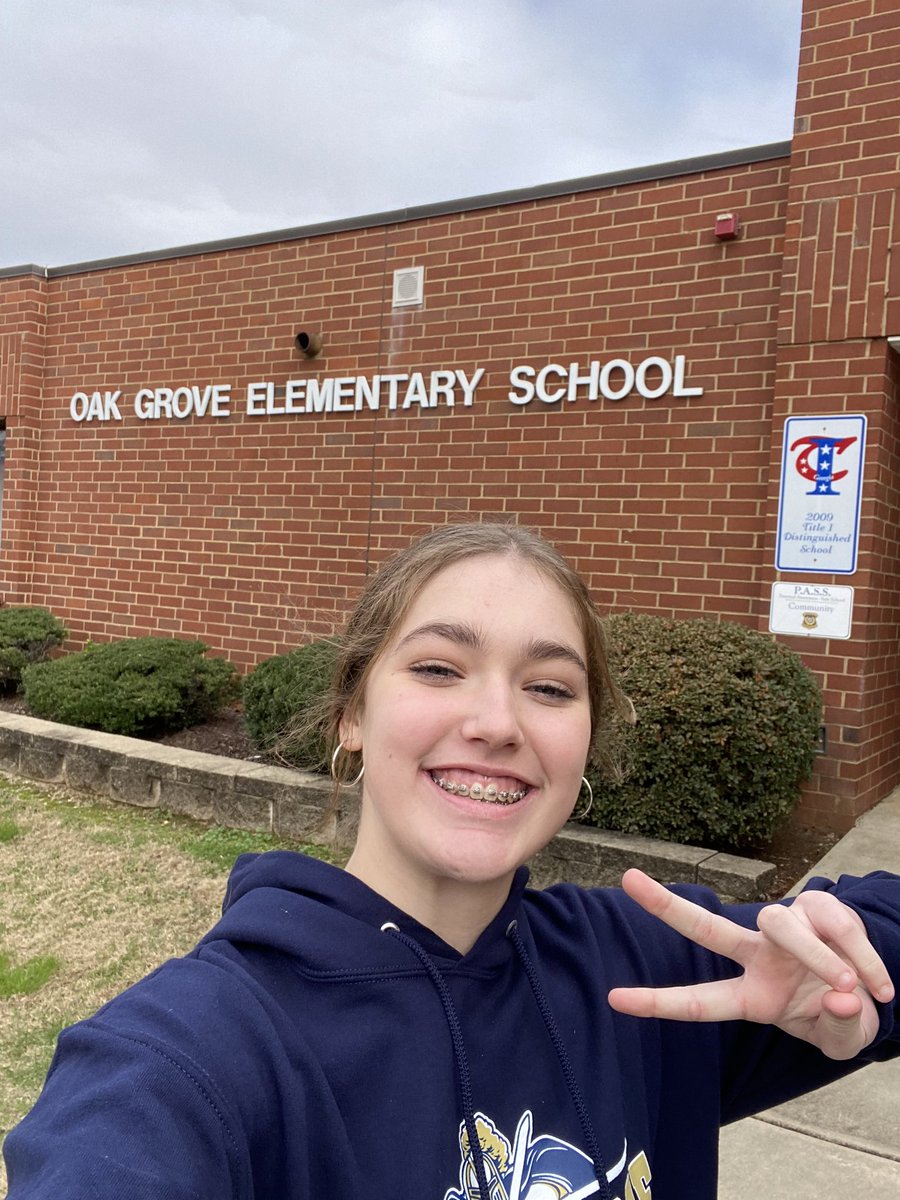 evelynkoester26's tweet photo. Where it all started. Got to stop by and say hello to my old principal. #OGES https://t.co/3NfsYK5cvU