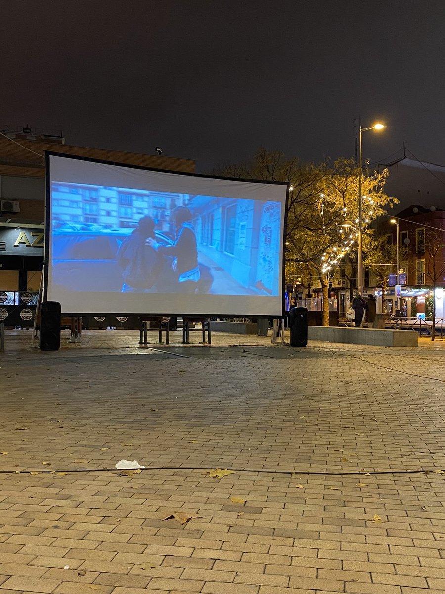 almupalacios's tweet photo. “Chaval” de @JaimeOlias en la plaza del barrio. #MadridProyecta https://t.co/5XblSkLZUE