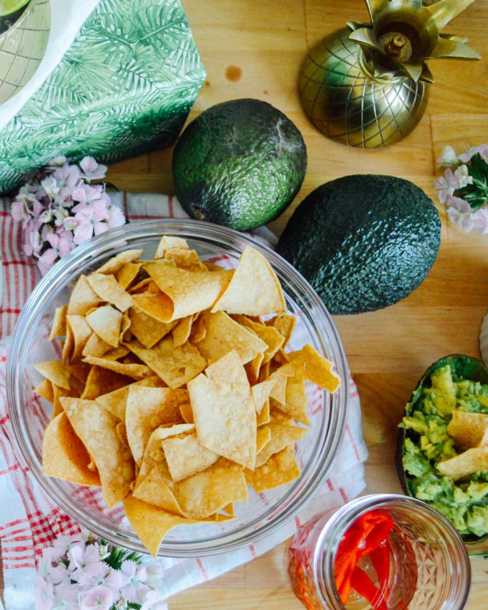 MiNinaTortilla's tweet photo. It's the perfect snack, but it's also the perfect side dish. How are you eating your chips tonight? 👨🍳
#MiNinaTortilla #Foodie #eeeeats #Trending #chipsandsalsa #cornchips #chipsanddip #picodegallo #guacamole #chipsandguac #nachos #nachostime #lovemexicanfoods https://t.co/X9g6onLG6r