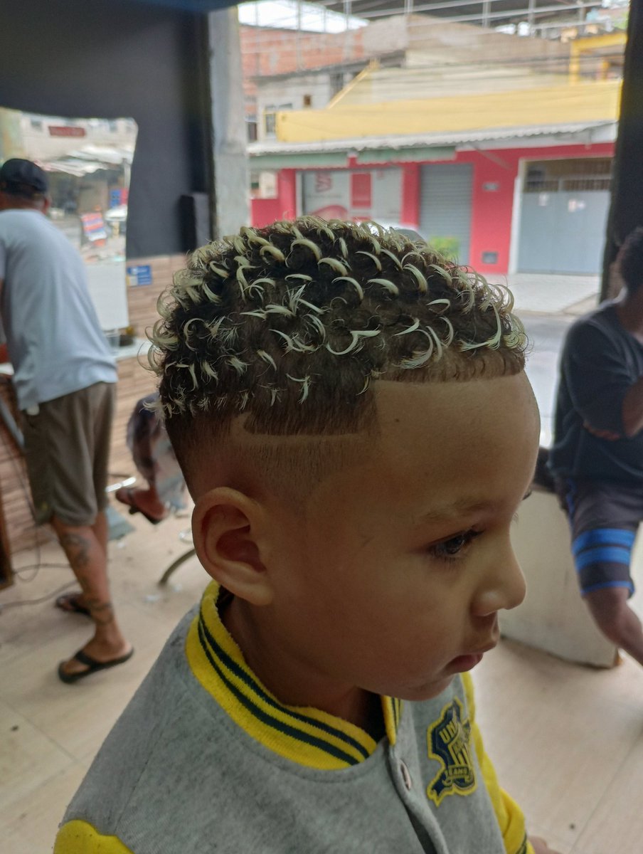 Escudeiro11's tweet photo. Rolou o kids
Meu parça Murilo🔛📏💈💪 https://t.co/R2DuRXVSLz