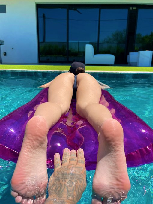 I miss summer 😭 #pooldays #ofgirl #Arizona https://t.co/rrWXPr0MOi<a href="/tag/pooldays"class="tags">#pooldays</a><a href="/tag/ofgirl"class="tags">#ofgirl</a><a href="/tag/arizona"class="tags">#Arizona</a>