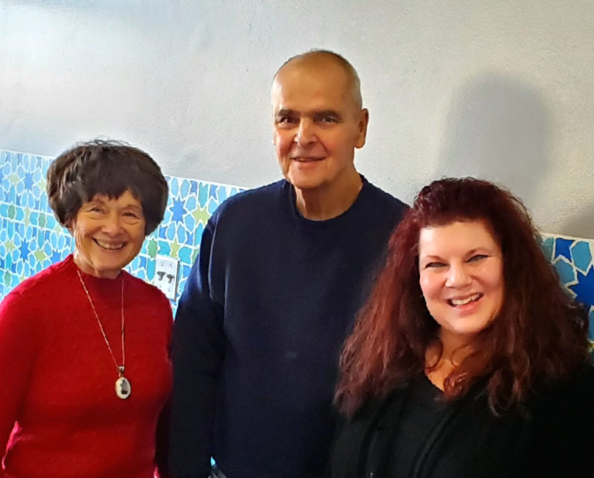 theplwp's tweet image. Happy Holidays from past PLWP director Jane Frick, co-founder and past director Tom Pankiewicz, and current director Susan Martens. Best wishes for a wonderful winter break! Please share our 2023 Summer Institute application widely: missouriwestern.edu/plwp/programs/…