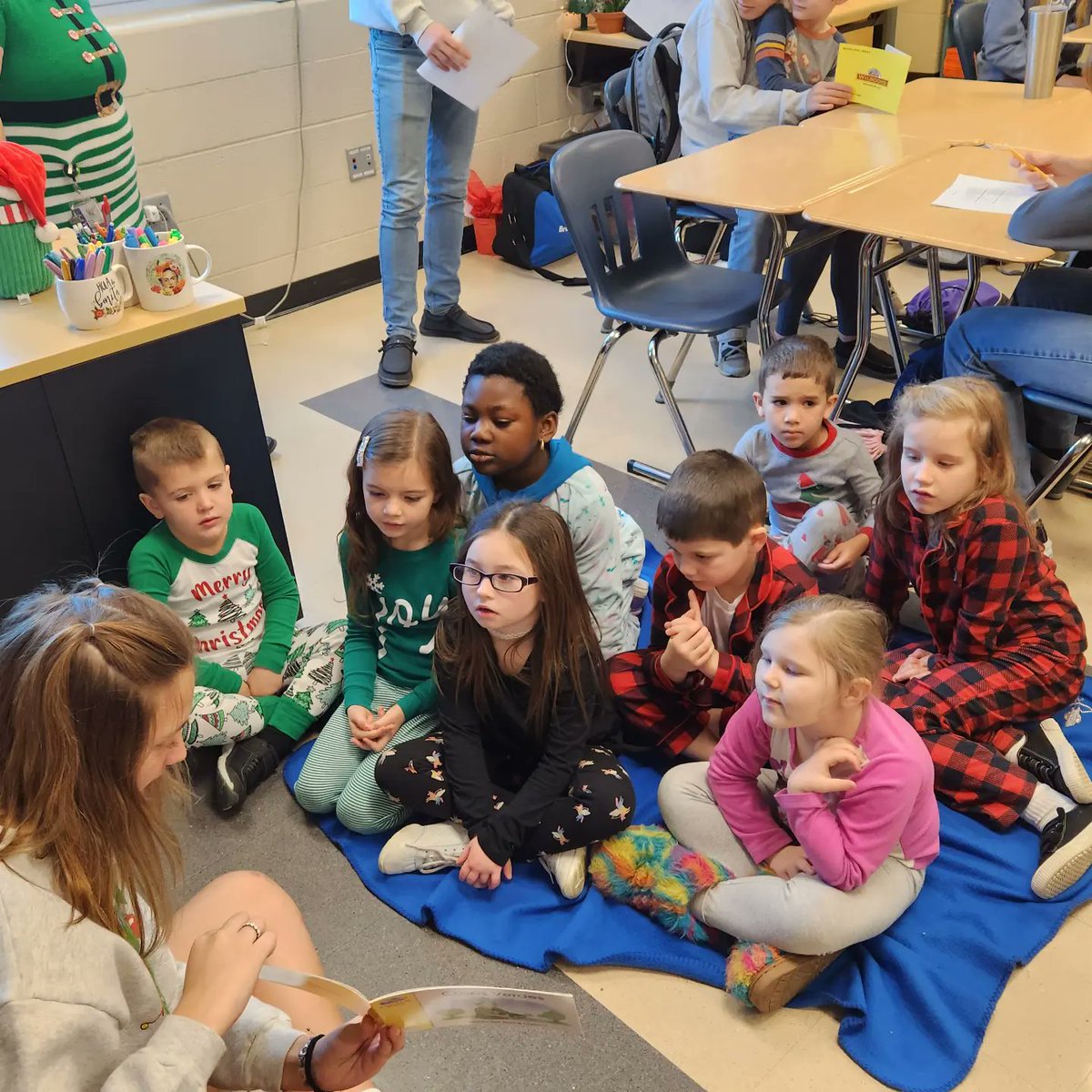 KinneerSra's tweet photo. I'm super proud of my Spanish 3 students for teaching a holiday lesson to our kindergarten students today! #learningwithoutlimits #rocketpride #spanishwithsrak https://t.co/ZsFSAYewgt