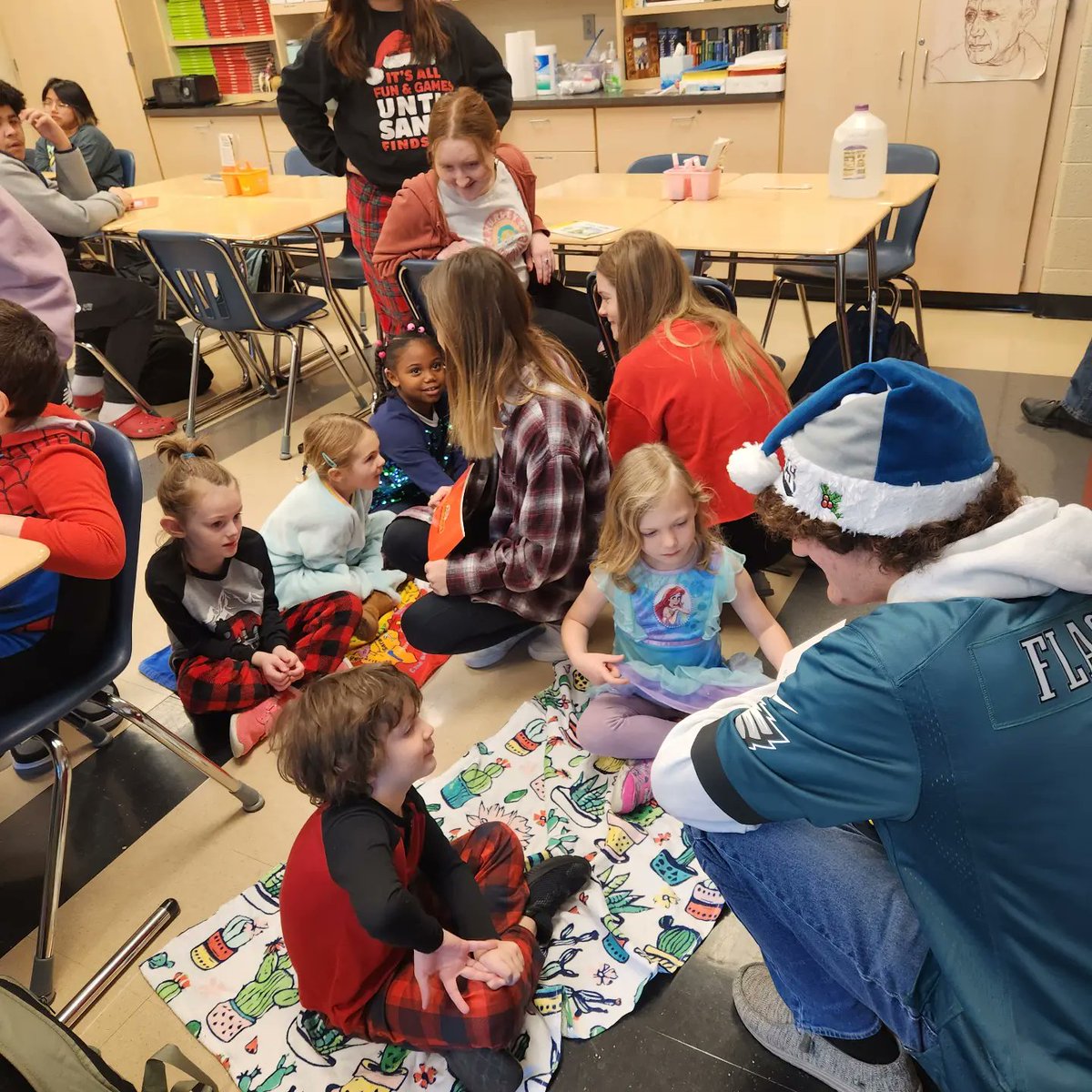 KinneerSra's tweet photo. I'm super proud of my Spanish 3 students for teaching a holiday lesson to our kindergarten students today! #learningwithoutlimits #rocketpride #spanishwithsrak https://t.co/ZsFSAYewgt