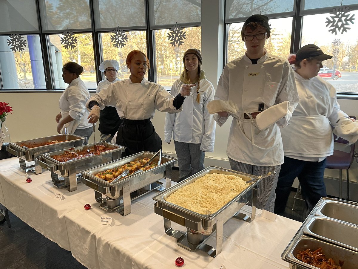 FordCTC's tweet image. Cross-program collaboration prepares students to work on cross-sector teams in the workplace. #FordCTC #edpathwaystosuccess #skilledtrainedready #greatfuturesstartrighthere