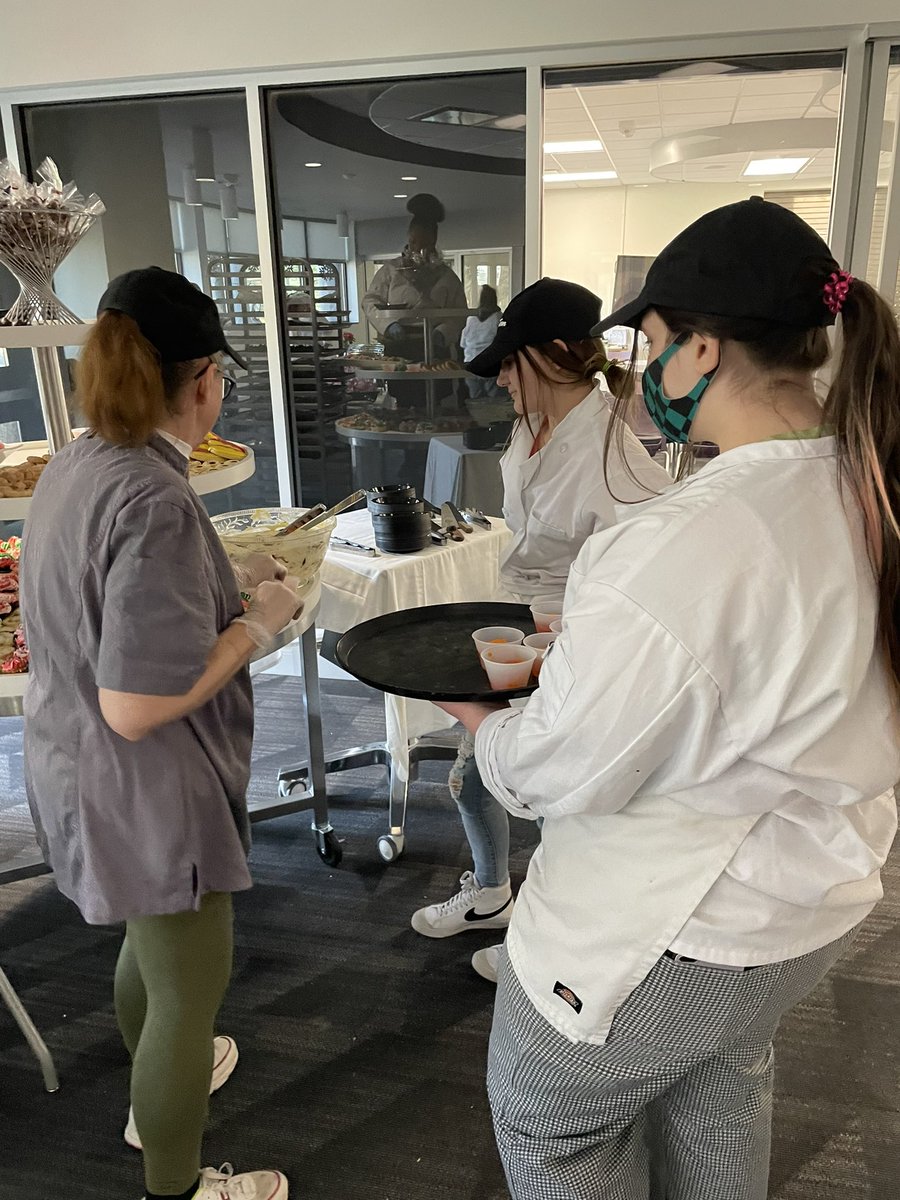 FordCTC's tweet image. Cross-program collaboration prepares students to work on cross-sector teams in the workplace. #FordCTC #edpathwaystosuccess #skilledtrainedready #greatfuturesstartrighthere