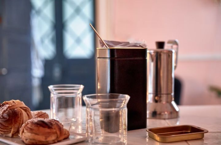 endcolombia's tweet photo. Lluvia ☔ sin #Tinto ☕ no es lluvia 🥰 el café lo pones tú #Ikea pone el contenedor para almacenar 🤭 tanto sabor.
#Efficiency #Baños #Salero #Bathroom #Ecologico #Ecofriendly #Arquitecture #MantenimientoBaños #Arquitectura #Natural #Rain #Coffee #ArquitecturaInterior #Hogar https://t.co/eYtJIdzu03
