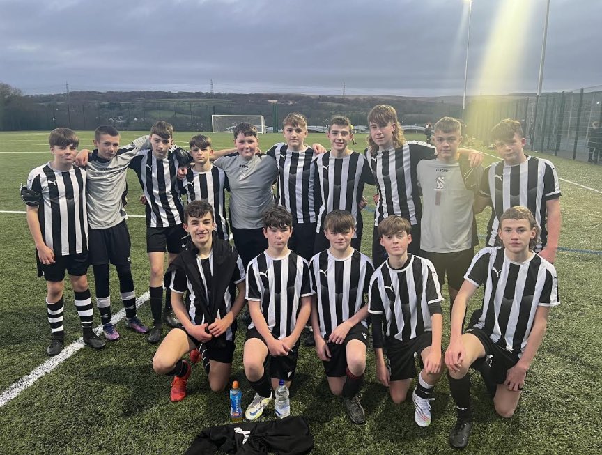 11Rhydywaun's tweet photo. Llongyfarchiadau i bois Bl9 a’r bois Bl8 wnaeth camu fynny yn ei gêm erbyn @TreorchyComp - gêm cystadleuol iawn / Congrats to the yr9 and 8 boys this afternoon in their game v. @TreorchyComp - both sides in great form! 👏🏴󠁧󠁢󠁷󠁬󠁳󠁿⚽️@AGRhydywaunPE @bl7rhydywaun @Rhydywaun @Blwyddyn8YGGRh https://t.co/YXuhAgSequ