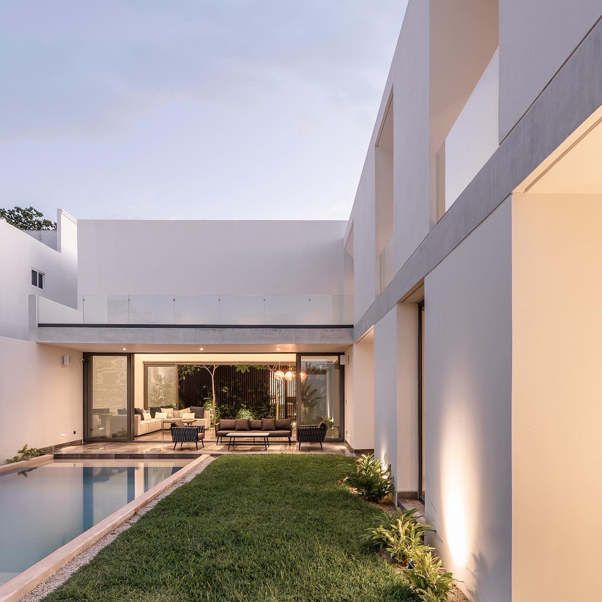 Arqenblanco's tweet photo. Casa Montecristo - MIKA dsa 
Imagen: Manolo Solís 
________________________________
#mika #manolosolis #merida #mexico #arquitecturamexico #arquitecturamexicana #arquitecturaenblanco #arquitectura #proyecto #archdaily #architecturehunter #architecture #archlover #arch #archdesign https://t.co/mnp8Gp7SnX