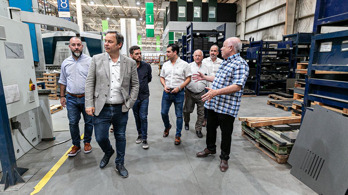 CascallaresPJ's tweet photo. Con @JuanoFabiani y @fedesassoneOK visitamos la empresa #Genrod que desde hace 47 años fabrica soluciones integrales para canalizaciones e instalaciones eléctricas domésticas e industriales empleando a más de 280 personas en el Parque Industrial de Burzaco. #SomosBrown https://t.co/qVnIS7q9Hi