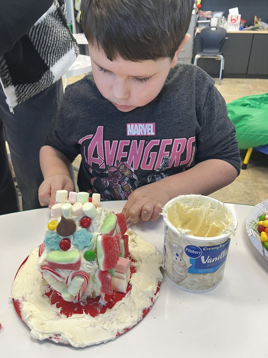 Mrs_Verdi's tweet photo. Gingerbread House Fun @Mrs_Vento @Hampton_Street #speechpushin #followingdirections #fun https://t.co/7LkuYgJJRs