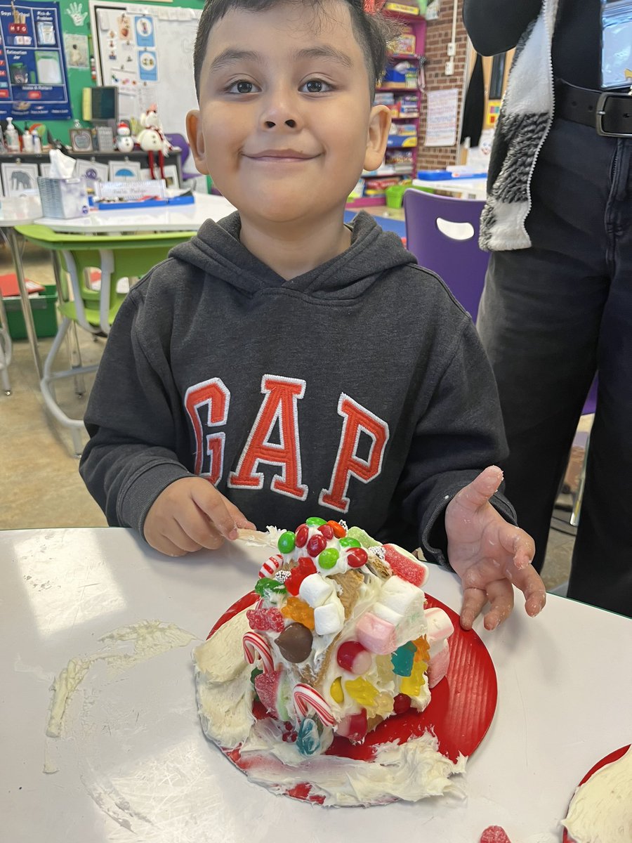 Mrs_Verdi's tweet photo. Gingerbread House Fun @Mrs_Vento @Hampton_Street #speechpushin #followingdirections #fun https://t.co/7LkuYgJJRs