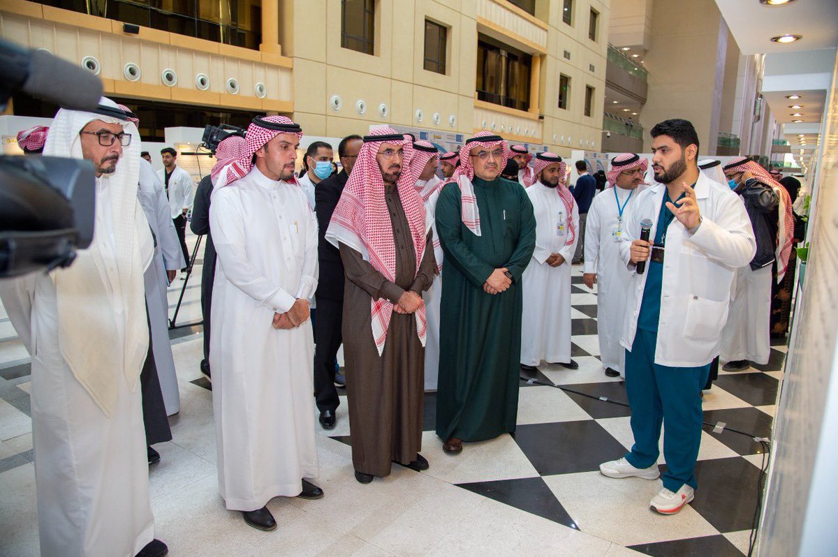 ksumedicalcity's tweet photo. نيابة عن معالي رئيس #جامعة_الملك_سعود دشّن وكيل الجامعة د.عبدالله السلمان اليوم معرض شارك3 للمبادرات والمشاريع التي تحقق كفاءةالإنفاق وتقليل الهدر الذي نظّمته #المدينة_الطبية بحضور المديرالعام التنفيذي أ.د.أحمدهرسي ونائب الرئيس التنفيذي لتمكين الجهات الحكوميةد.عبدالله العبدالكريم https://t.co/RlEWqaX77g