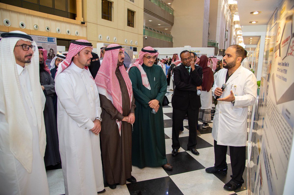 ksumedicalcity's tweet photo. نيابة عن معالي رئيس #جامعة_الملك_سعود دشّن وكيل الجامعة د.عبدالله السلمان اليوم معرض شارك3 للمبادرات والمشاريع التي تحقق كفاءةالإنفاق وتقليل الهدر الذي نظّمته #المدينة_الطبية بحضور المديرالعام التنفيذي أ.د.أحمدهرسي ونائب الرئيس التنفيذي لتمكين الجهات الحكوميةد.عبدالله العبدالكريم https://t.co/RlEWqaX77g